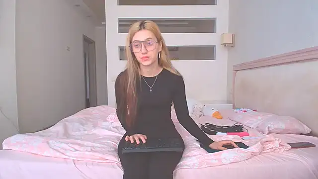 Snapshot of Iren chatting on October 2025 10:44:02 AM Iren online show from October 2025 10:44:02 AM