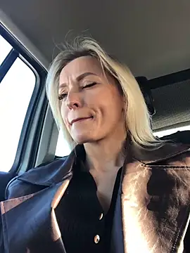 Diamond Bunny  online show from November 2025 11:34:01 AM