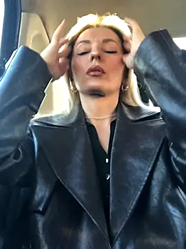 Diamond Bunny  online show from November 2025 12:38:01 PM