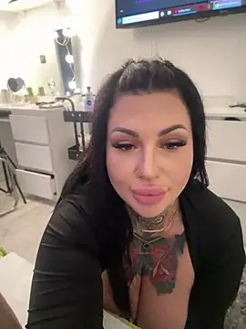 krysstal003 online show from December 2024 10:24:01 PM