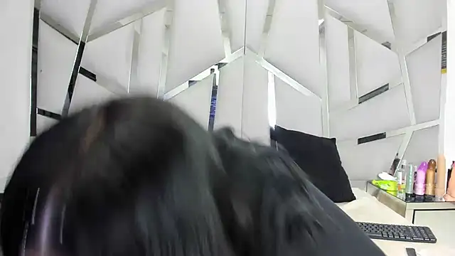 Criistaal  online show from February 2026 05:16:02 AM