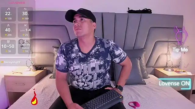 Snapshot of Vale_n_Matt chatting on November 2025 03:49:02 AM Vale n Matt online show from November 2025 03:49:02 AM