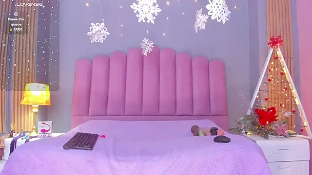 DevoniCollins online show from December 2024 01:28:01 PM