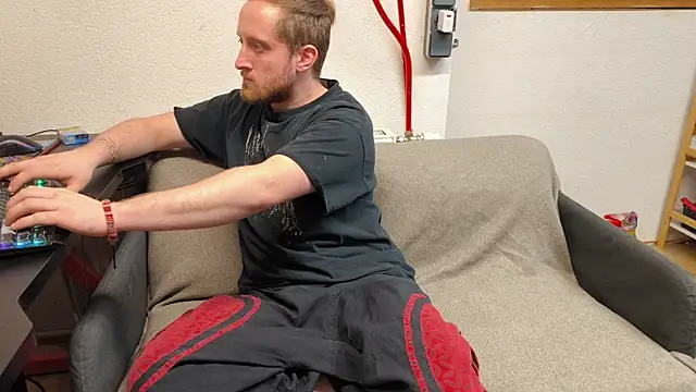 DrownMentallyyy online show from February 2025 09:53:02 PM