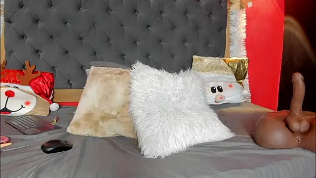 Snapshot of YayaHilton chatting on November 2025 05:10:01 AM YayaHilton online show from November 2025 05:10:01 AM