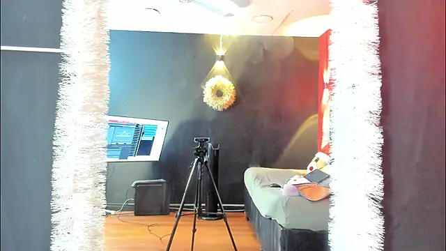 YayaHilton online show from December 2025 05:01:01 AM