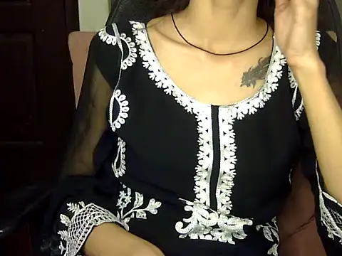 MAAYRA 09 online show from January 2025 08:43:01 PM