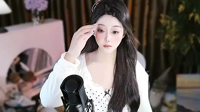 Arwyn-rr online show from November 2025 11:09:02 AM