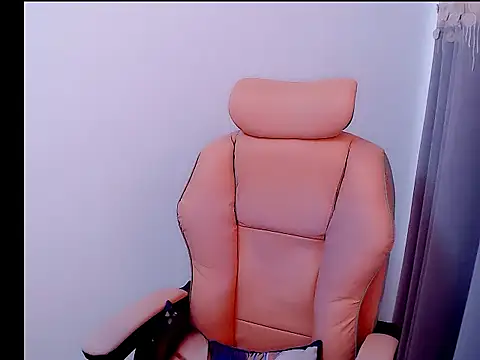 Snapshot of Little-sweet chatting on October 2025 01:47:01 AM Little-sweet online show from October 2025 01:47:01 AM