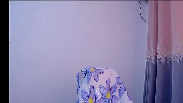 Snapshot of Little-sweet chatting on November 2025 01:28:01 AM Little-sweet online show from November 2025 01:28:01 AM