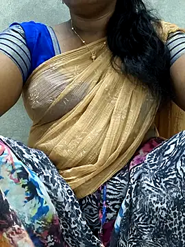 Snapshot of MaaliiiPonuTamil chatting on May 2026 01:33:02 AM MaaliiiPonuTamil online show from May 2026 01:33:02 AM
