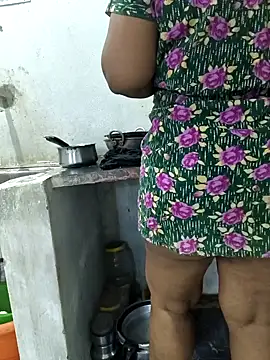 Snapshot of MaaliiiPonuTamil chatting on May 2026 04:07:02 AM MaaliiiPonuTamil online show from May 2026 04:07:02 AM