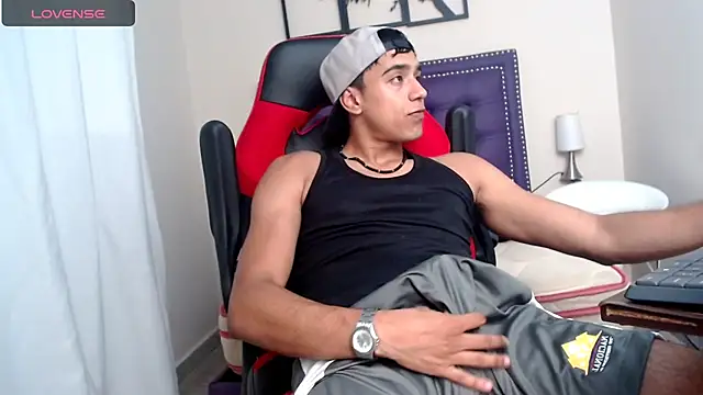 Snapshot of karlgiles_ chatting on December 2024 05:55:01 PM karlgiles online show from December 2024 05:55:01 PM