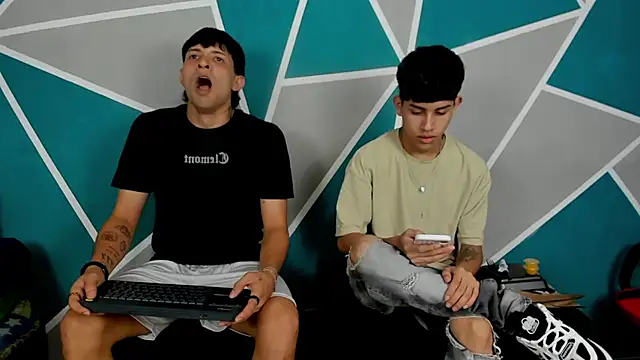 migueyalejo teens online show from September 2025 03:54:01 AM