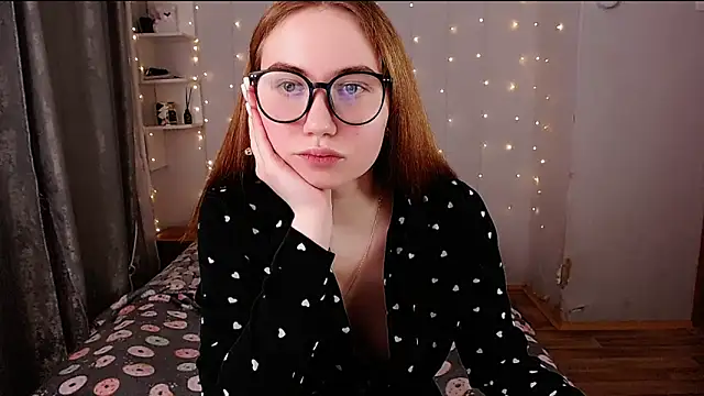 Snapshot of Miya_Mark chatting on December 2024 06:06:01 PM Miya Mark online show from December 2024 06:06:01 PM