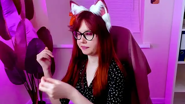 CarolGiggly online show from November 2025 01:00:02 PM