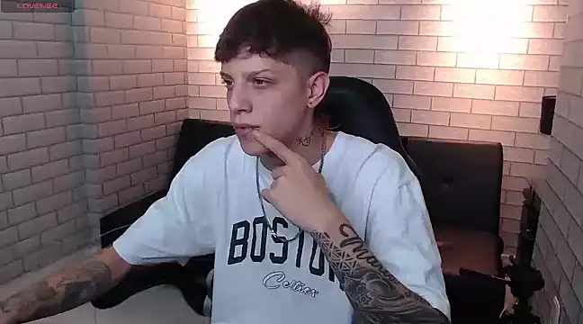 Snapshot of Adam_hard_ chatting on January 2025 07:59:02 PM Adam hard  online show from January 2025 07:59:02 PM