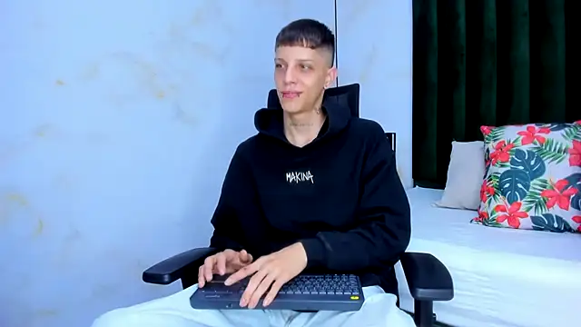 Snapshot of Adam_hard_ chatting on January 2025 07:45:01 PM Adam hard  online show from January 2025 07:45:01 PM