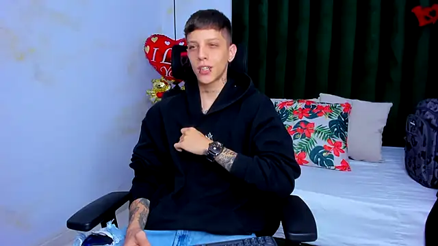 Snapshot of Adam_hard_ chatting on February 2025 08:07:02 PM Adam hard  online show from February 2025 08:07:02 PM