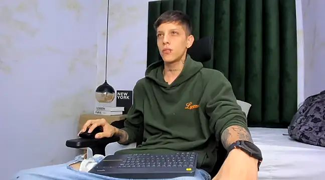 Snapshot of Adam_hard_ chatting on February 2025 11:52:01 PM Adam hard  online show from February 2025 11:52:01 PM