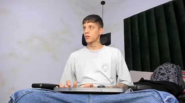 Snapshot of Adam_hard_ chatting on February 2025 08:11:01 PM Adam hard  online show from February 2025 08:11:01 PM