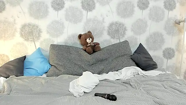 EngelFugler online show from January 2025 02:42:02 PM