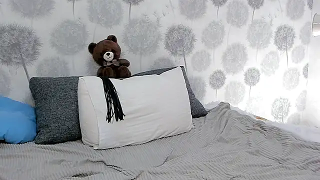 EngelFugler online show from January 2025 06:43:01 PM