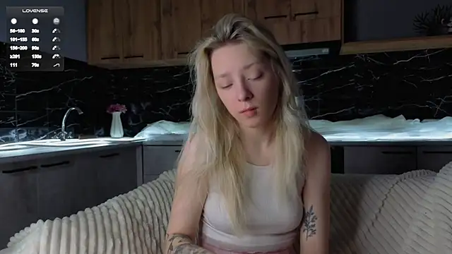 EngelFugler online show from December 2025 01:02:01 AM