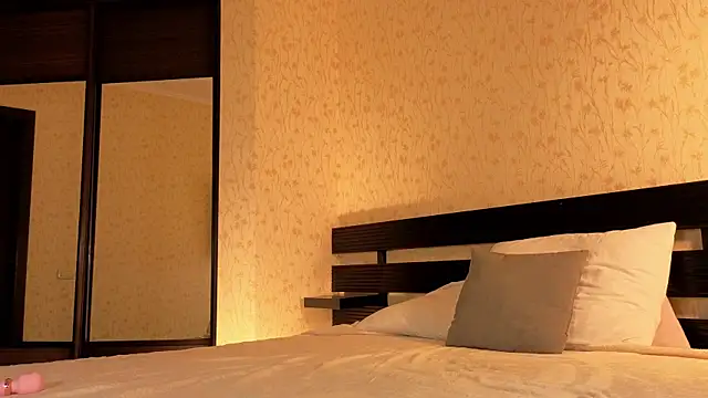 Sweet Paradox online show from December 2025 01:22:02 AM