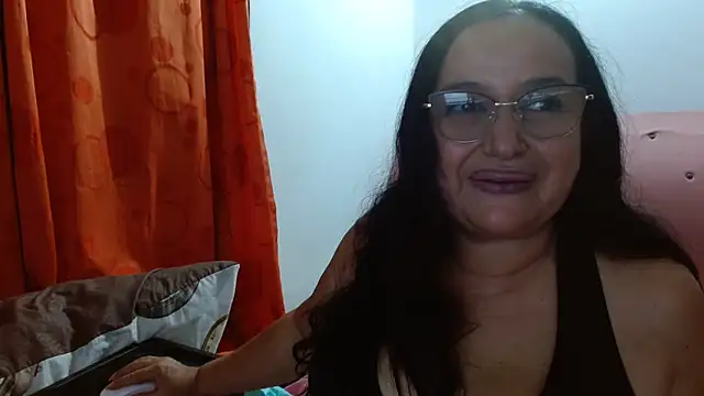 Snapshot of GiaNahomi chatting on February 2025 03:01:01 AM GiaNahomi online show from February 2025 03:01:01 AM