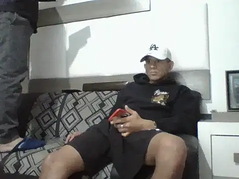 oiram27 online show from December 2025 01:27:01 PM