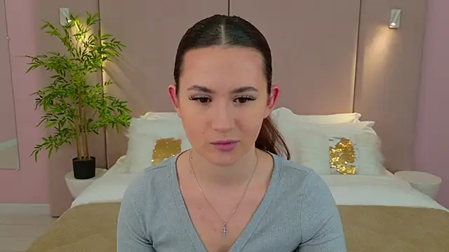 milaleoneli online show from March 2025 12:32:02 PM