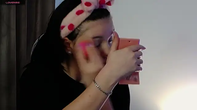 AveryWillow online show from March 2025 12:57:02 PM