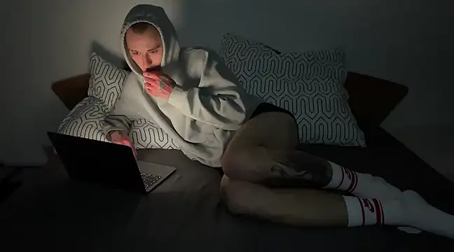 Snapshot of Antik chatting on February 2025 10:00:01 PM Antik online show from February 2025 10:00:01 PM