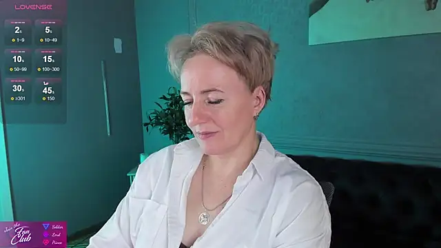 Nika Smit online show from December 2024 11:33:01 AM