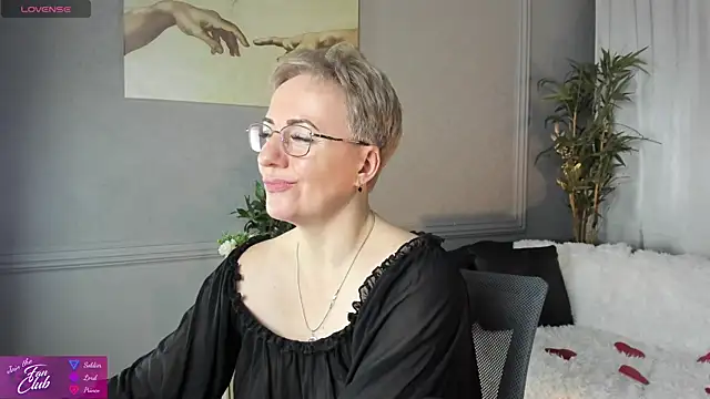 Nika Smit online show from February 2025 02:33:02 PM