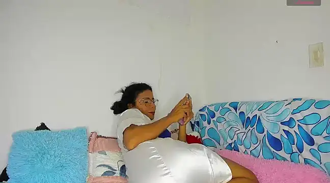 Snapshot of Nenita_Hot_ chatting on March 2025 12:43:01 AM Nenita Hot online show from March 2025 12:43:01 AM