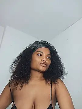 Snapshot of gianna_smith chatting on May 2026 07:13:01 AM gianna smith online show from May 2026 07:13:01 AM