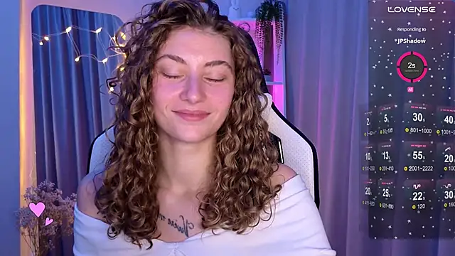 Snapshot of lady_curls chatting on March 2025 09:15:01 PM lady curls online show from March 2025 09:15:01 PM