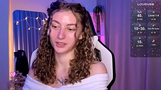 Snapshot of lady_curls chatting on March 2025 11:12:01 PM lady curls online show from March 2025 11:12:01 PM