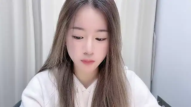 chloe-01 online show from December 2024 12:24:01 PM