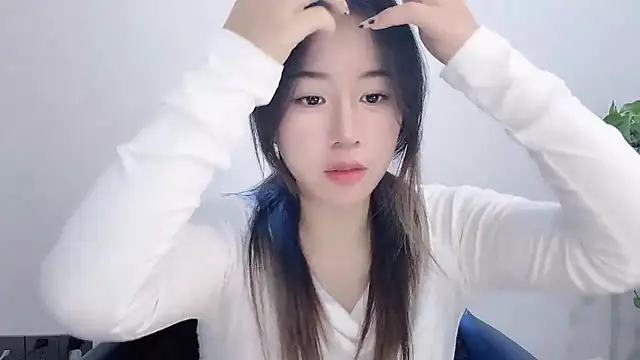 chloe-01 online show from January 2026 05:00:02 AM