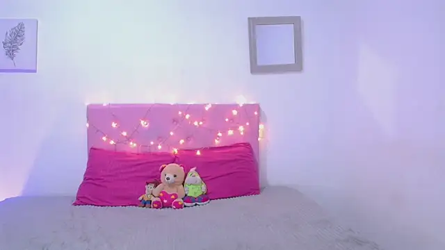 issa kitty online show from March 2025 09:53:02 PM