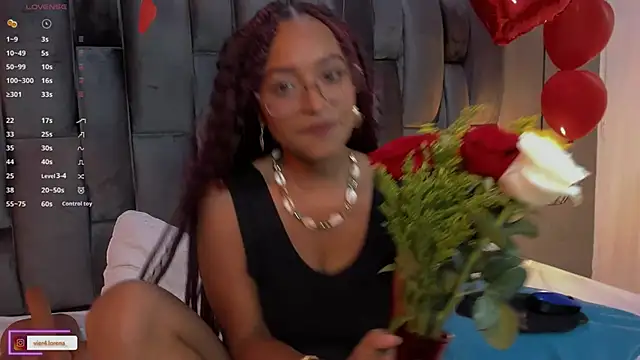 Lorena Vieira  online show from February 2025 08:33:01 PM