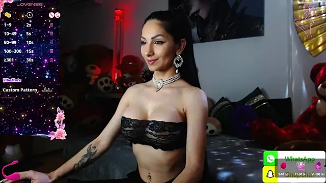 Snapshot of EvelynAisha chatting on February 2025 07:07:01 PM EvelynAisha online show from February 2025 07:07:01 PM