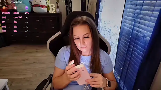 Snapshot of Brooklyn_Bee chatting on November 2025 09:37:01 PM Brooklyn Bee online show from November 2025 09:37:01 PM