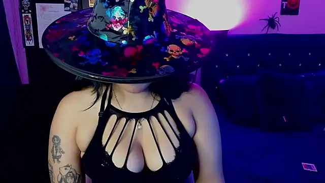 Pauilina online show from November 2025 08:55:01 PM