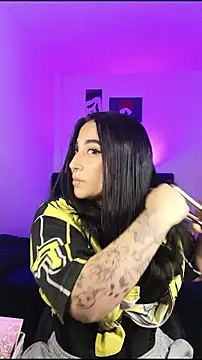 Pauilina online show from April 2026 09:28:01 PM