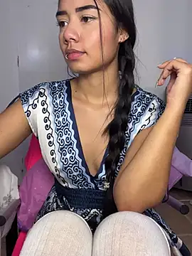 Snapshot of _Luana chatting on January 2025 12:59:01 PM Luana online show from January 2025 12:59:01 PM