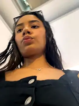  Luana online show from November 2025 08:22:02 PM